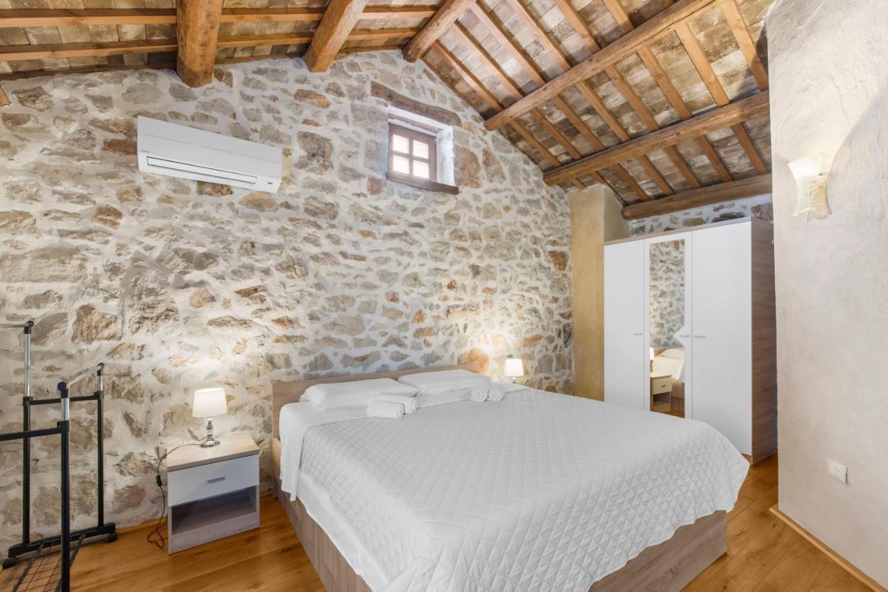 Villa Antonci-18, Pool, 3 Houses, Jacuzzi, Private Territory Antonci  Екстериор снимка
