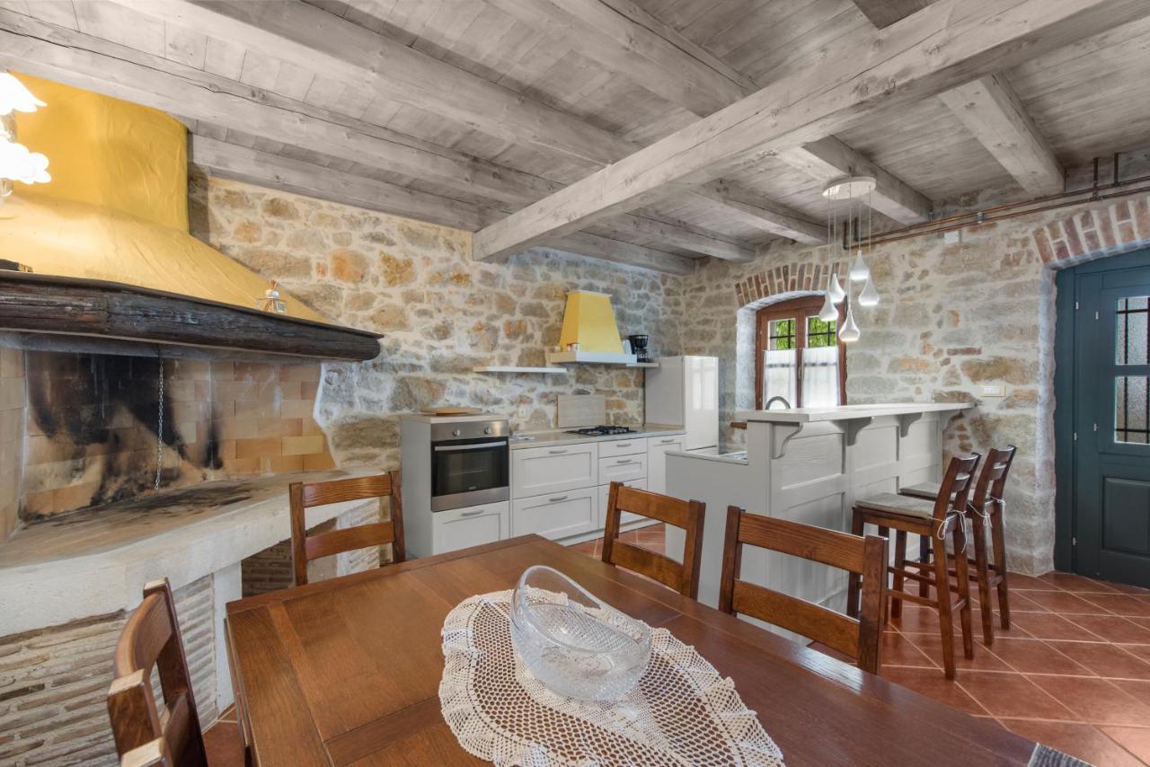 Villa Antonci-18, Pool, 3 Houses, Jacuzzi, Private Territory Antonci  Екстериор снимка