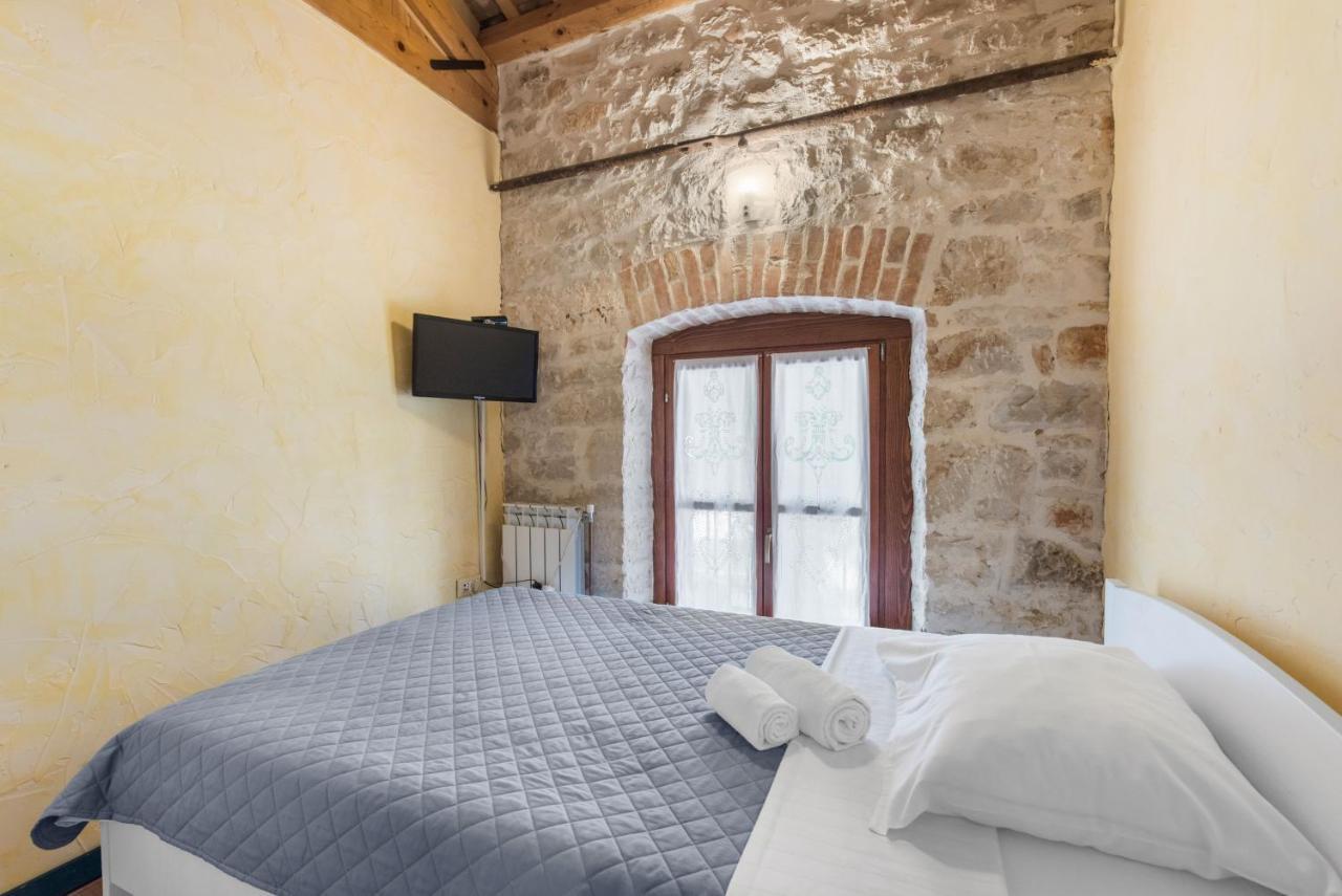 Villa Antonci-18, Pool, 3 Houses, Jacuzzi, Private Territory Antonci  Екстериор снимка