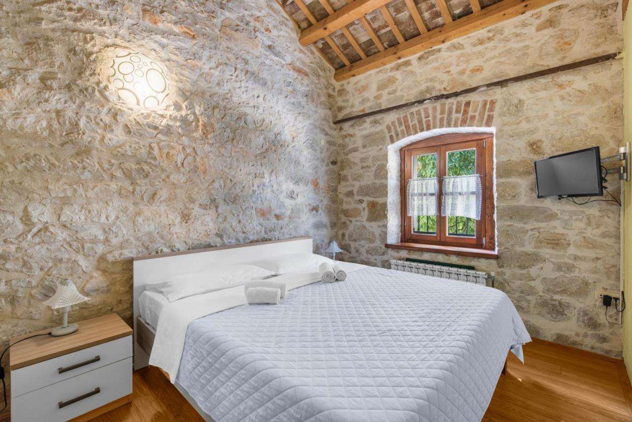 Villa Antonci-18, Pool, 3 Houses, Jacuzzi, Private Territory Antonci  Екстериор снимка