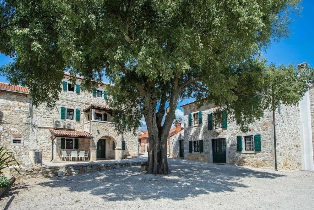Villa Antonci-18, Pool, 3 Houses, Jacuzzi, Private Territory Antonci  Екстериор снимка