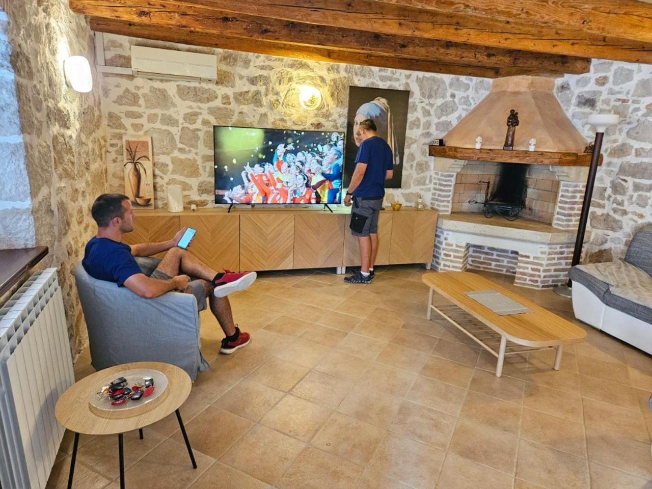 Villa Antonci-18, Pool, 3 Houses, Jacuzzi, Private Territory Antonci  Екстериор снимка
