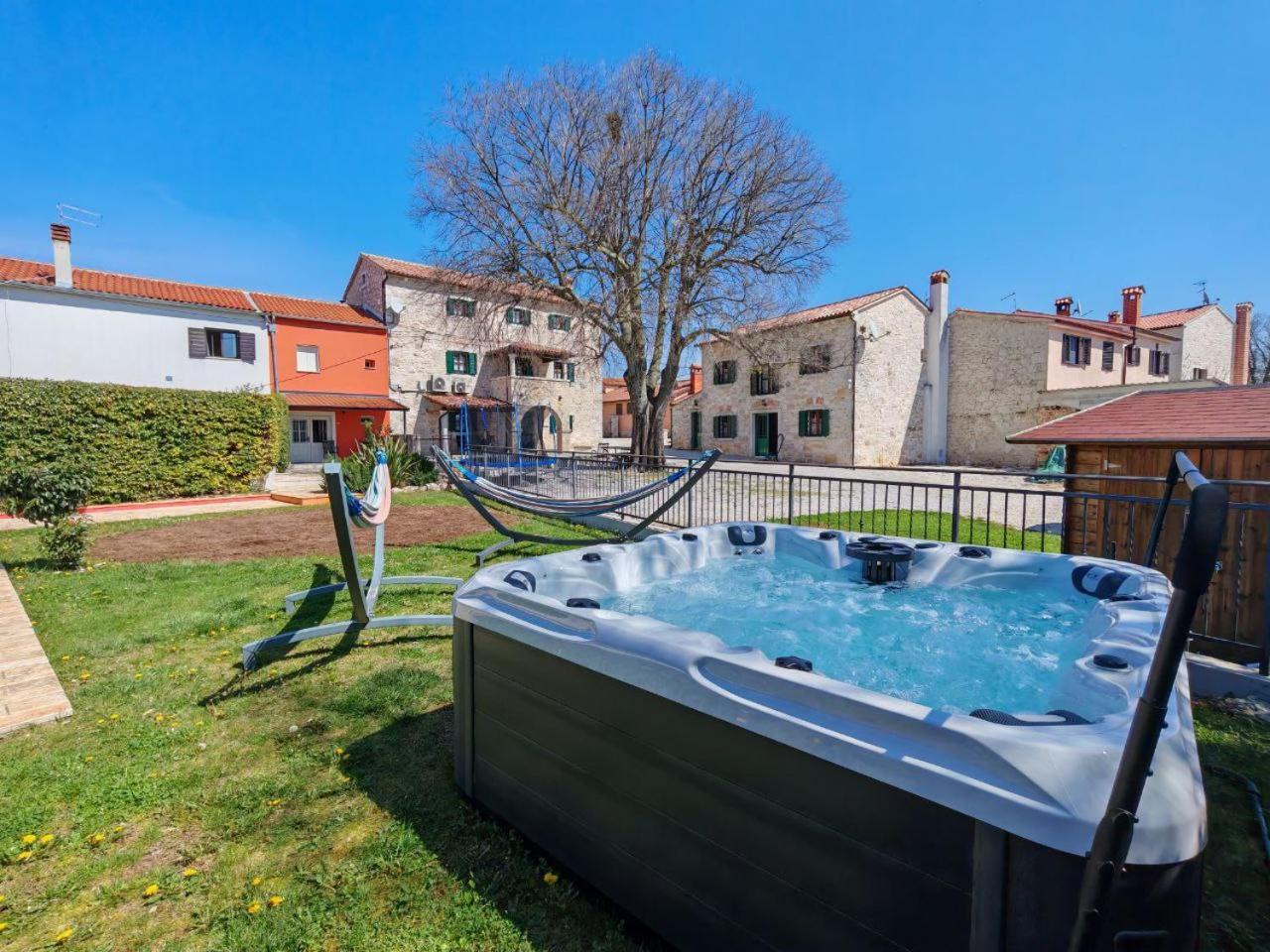 Villa Antonci-18, Pool, 3 Houses, Jacuzzi, Private Territory Antonci  Екстериор снимка